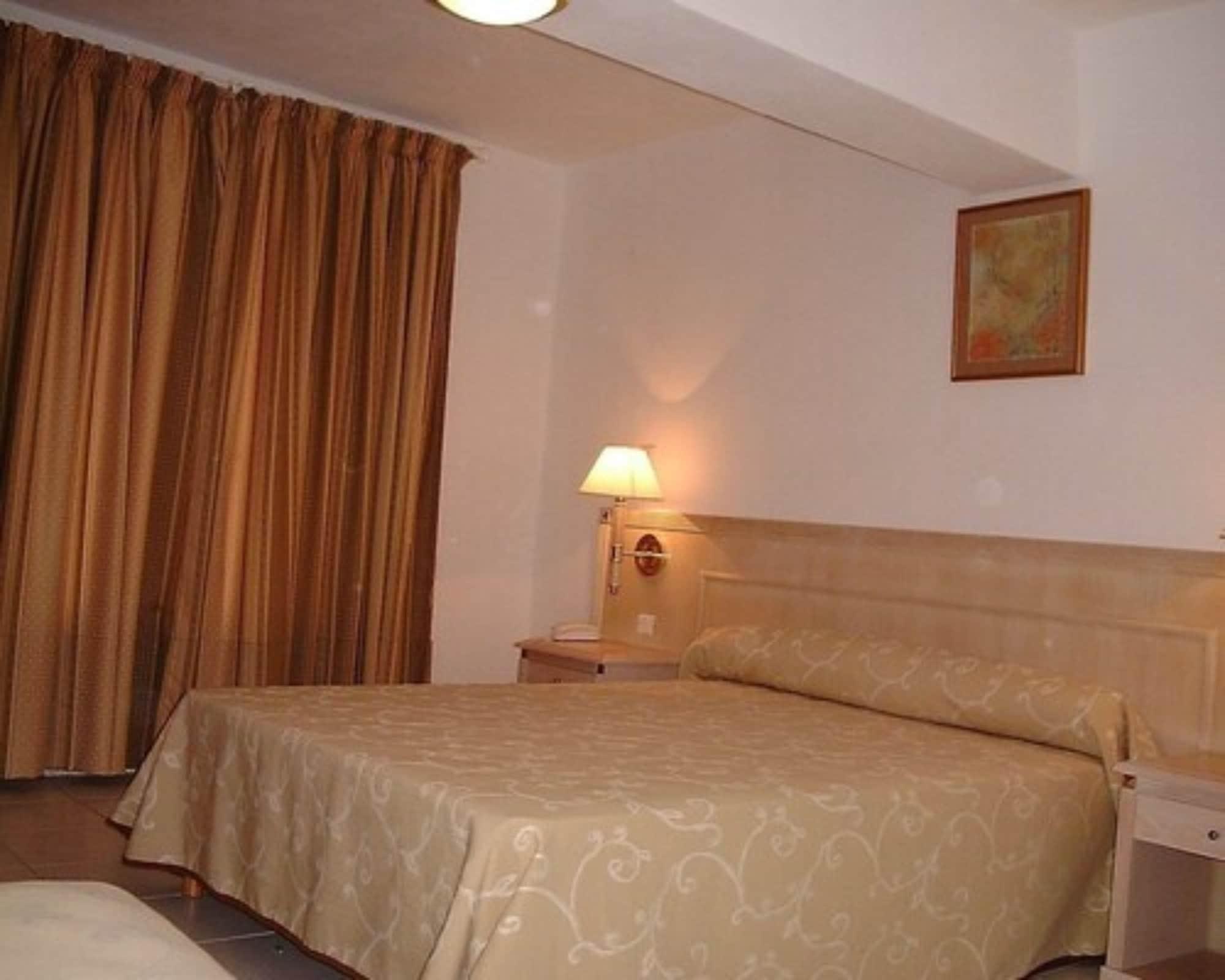 Hotel Residence San Pieru Tarcu Ngoại thất bức ảnh